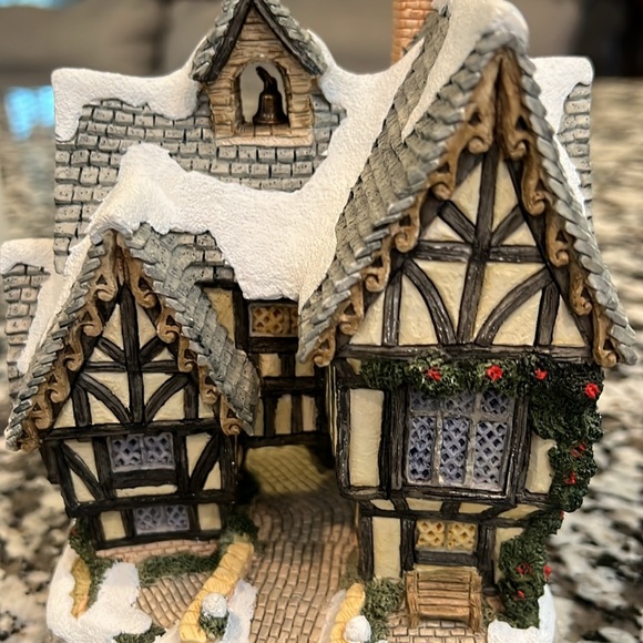 David Winter Cottages Scrooge’s School SIGNED! - Picture 4 of 10